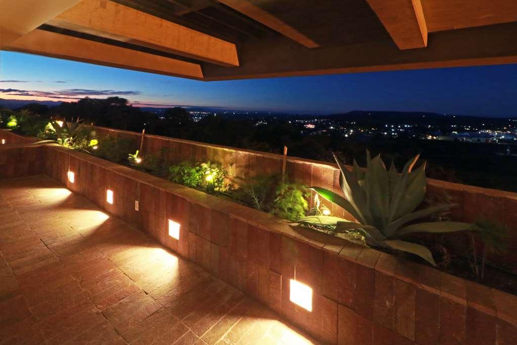 Albor San Miguel De Allende Tapestry Collection By Hilton Luaran gambar