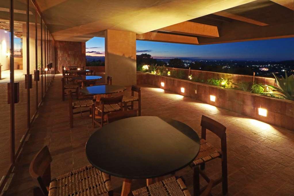 Albor San Miguel De Allende Tapestry Collection By Hilton Luaran gambar