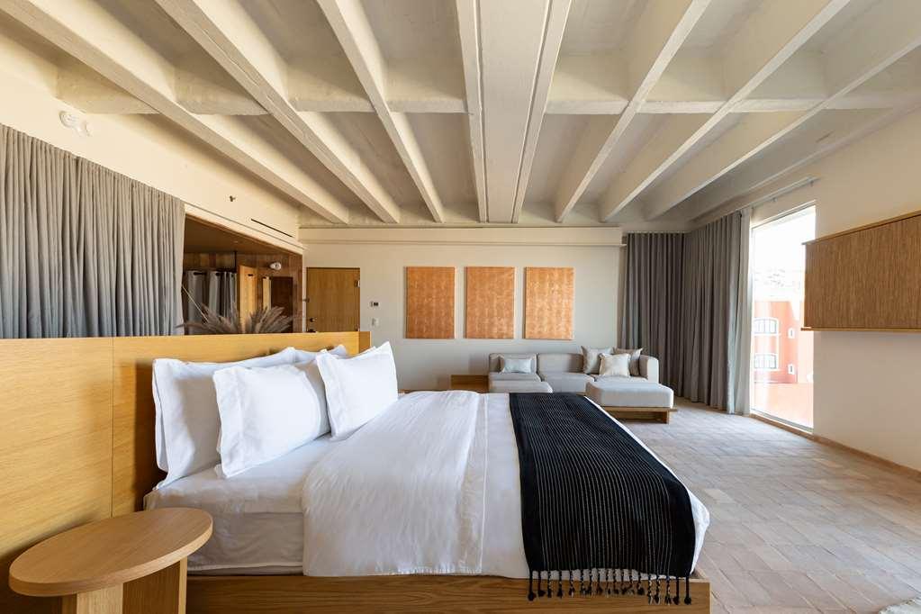 Albor San Miguel De Allende Tapestry Collection By Hilton Bilik gambar